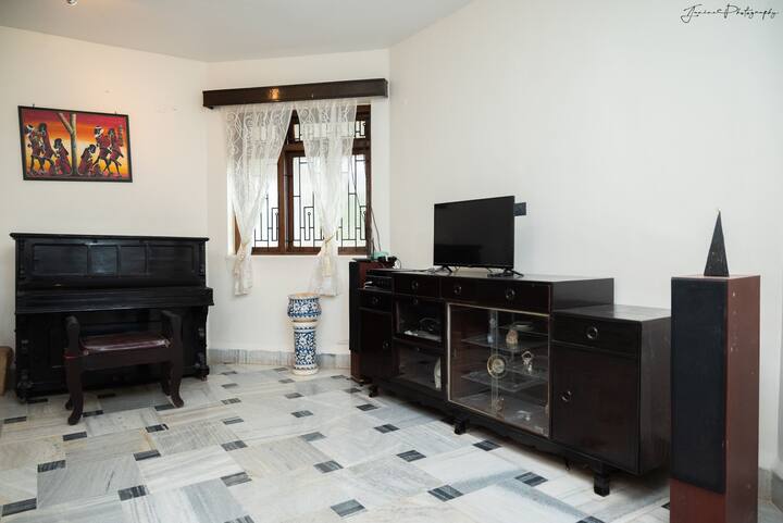 Living room image 5