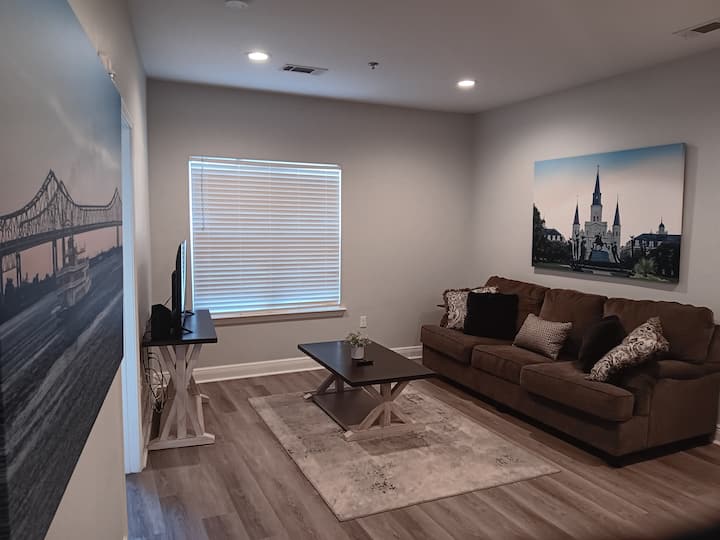 D108 Lovely 1 Br Apartment With Walk In Shower. - Bâton-Rouge, LA