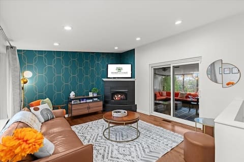 Luxury Glass Enclosed Patio, Fire Place, 70"TV, EV