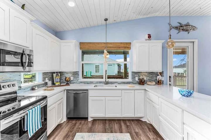 Alecia's Place - Crystal Beach, TX