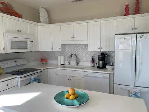 Successful Airbnb property: Shimmy’s Ocean Club Surf Shack in Indian Beach