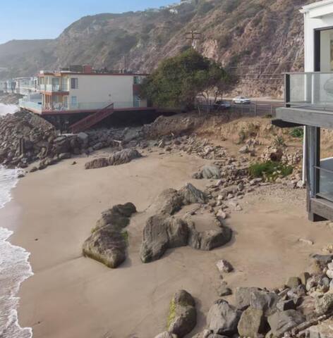 Epic Malibu Beach House 3 Beds 3 Bath Gym/Pilates gallery image 3