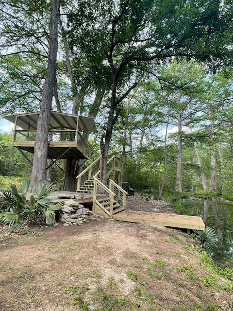 Cottage On Private Creek W/ Treehouse + Campfire