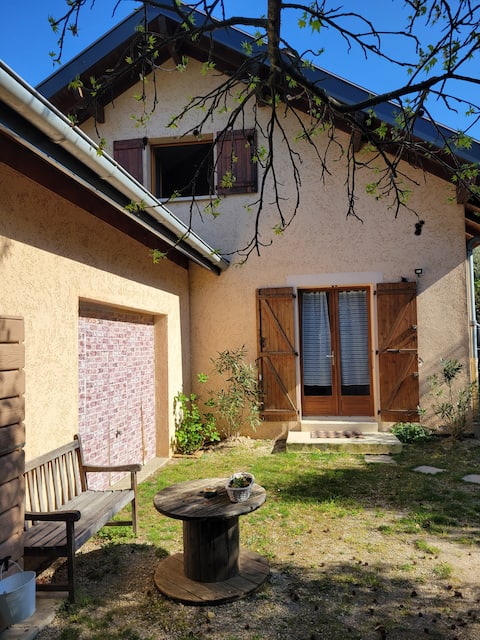 Small apartment between city and countryside