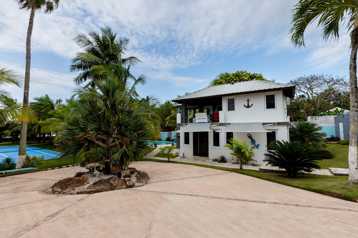Luxury Oceanfront w/2 Pools and Slide – Photo 6
