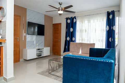 Comfortable apt. 3 bedrooms, parking included