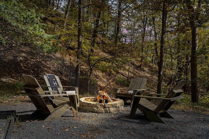 BLVCKCabin2 near Falls w/HotTub, Sauna & Game Room - Cabins for
