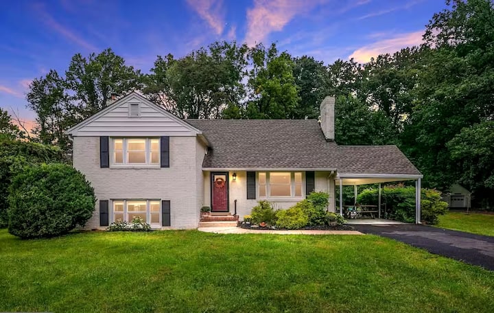 Fully Fenced Acre I Like-new Home I 30 Day Minimum - Burke