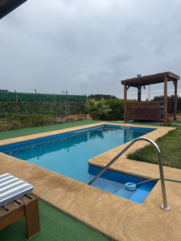 Agradable Cabaña Con Piscina - Quillón