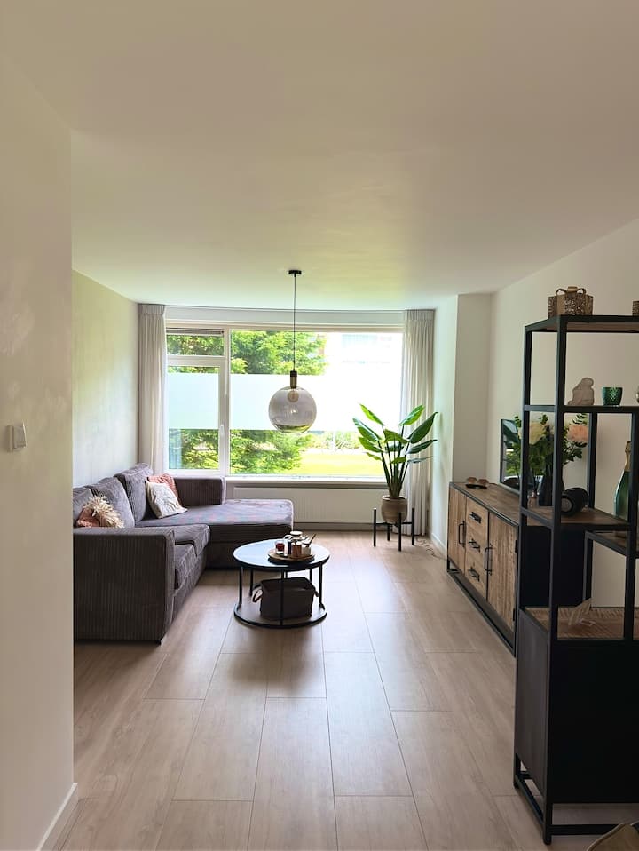 Centraal Gelegen Ruim, Knus Appartement - Alkmaar