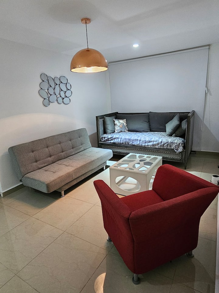 2 sofás cama, para entre 2 o 3 personas. 
