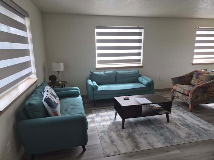 Lovely 2 Bedroom Unit With 2 Free Onsite Parking - Beaverton, OR