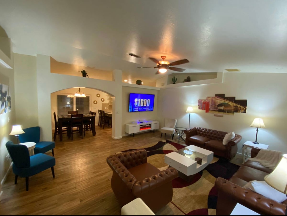 Top Airbnb: 3 King Master Suites Jacuzzi Pool Casita Frpt Yard in Lake Havasu City