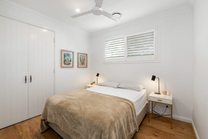 საძინებელი 2 — საწოლი 152×203 სმ, მატრასი Madison