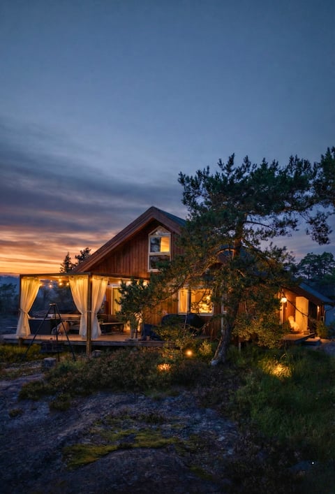 Scandinavian Nature Cabin Private Dock & Hot Tub