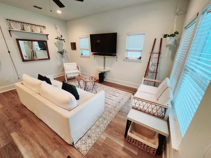 Lovely 2b/2b Midtown Home | Walk To Shops & Dining - Tallahassee, FL