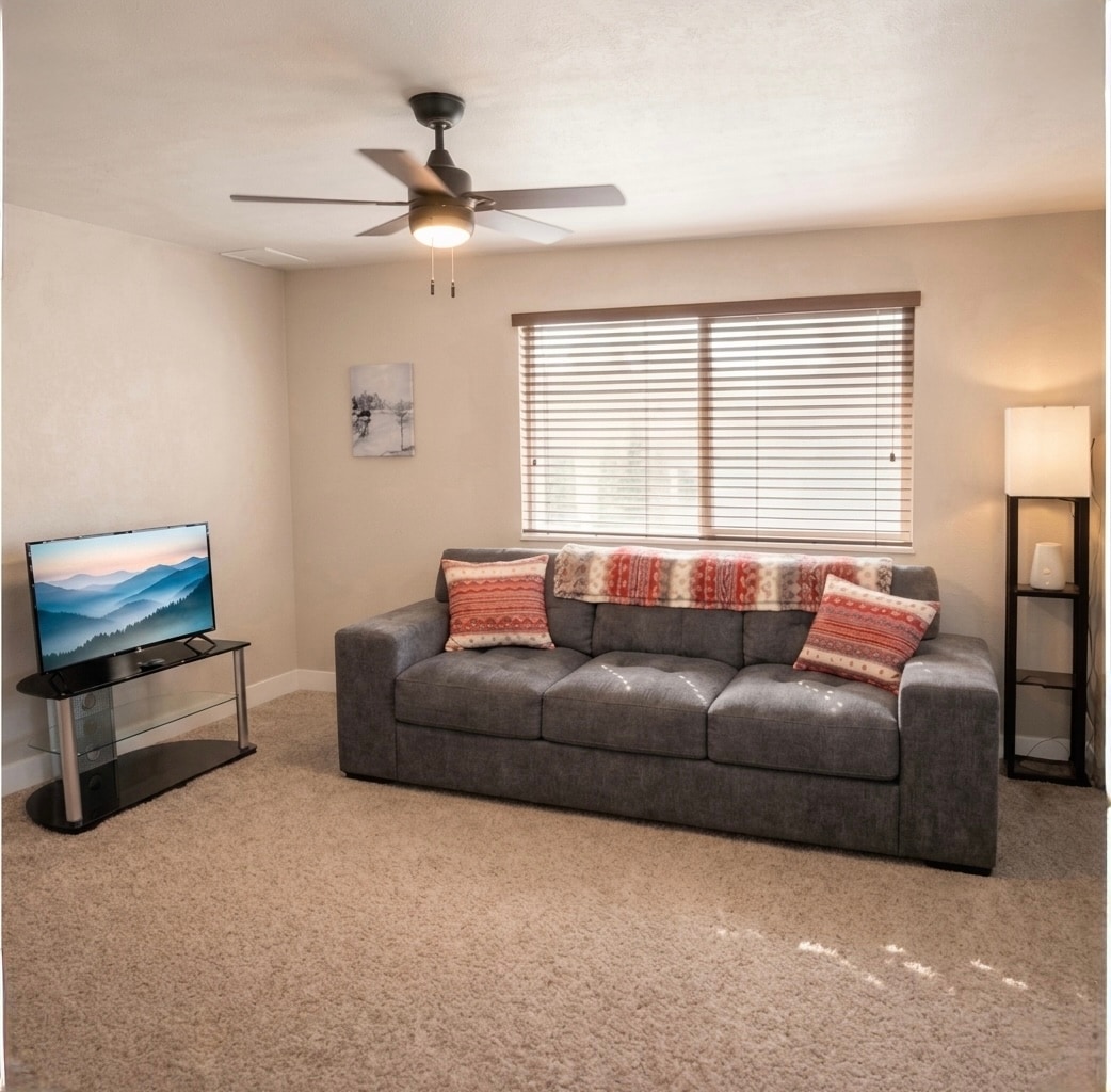 Top Airbnb: Sleeps 6, A/C, 2 car garage • 3 mi to NAU & dwntwn in Flagstaff