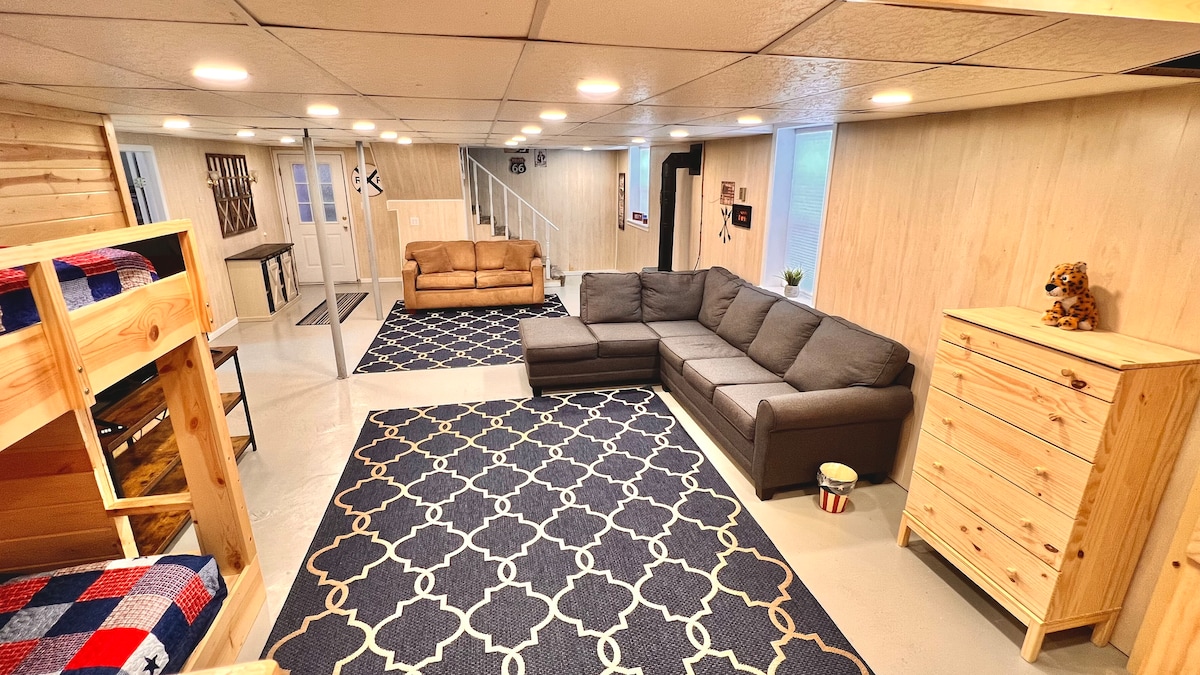 Velika obiteljska soba za igru, spavanje i gledanje pobjede Vikinga!