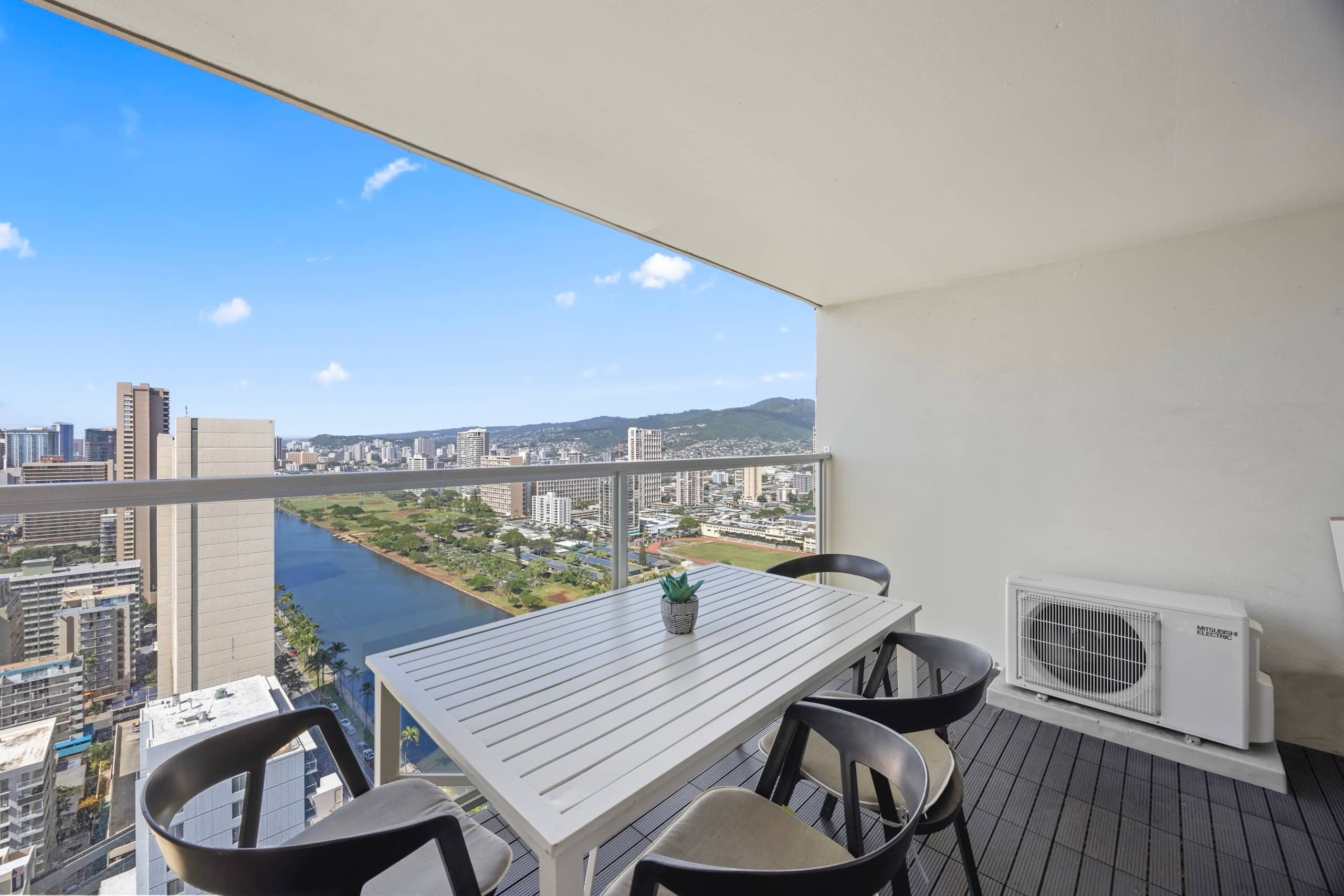 Condo in Honolulu · ★4.89 · Studio · 2 beds · 1 private bath - Image 35