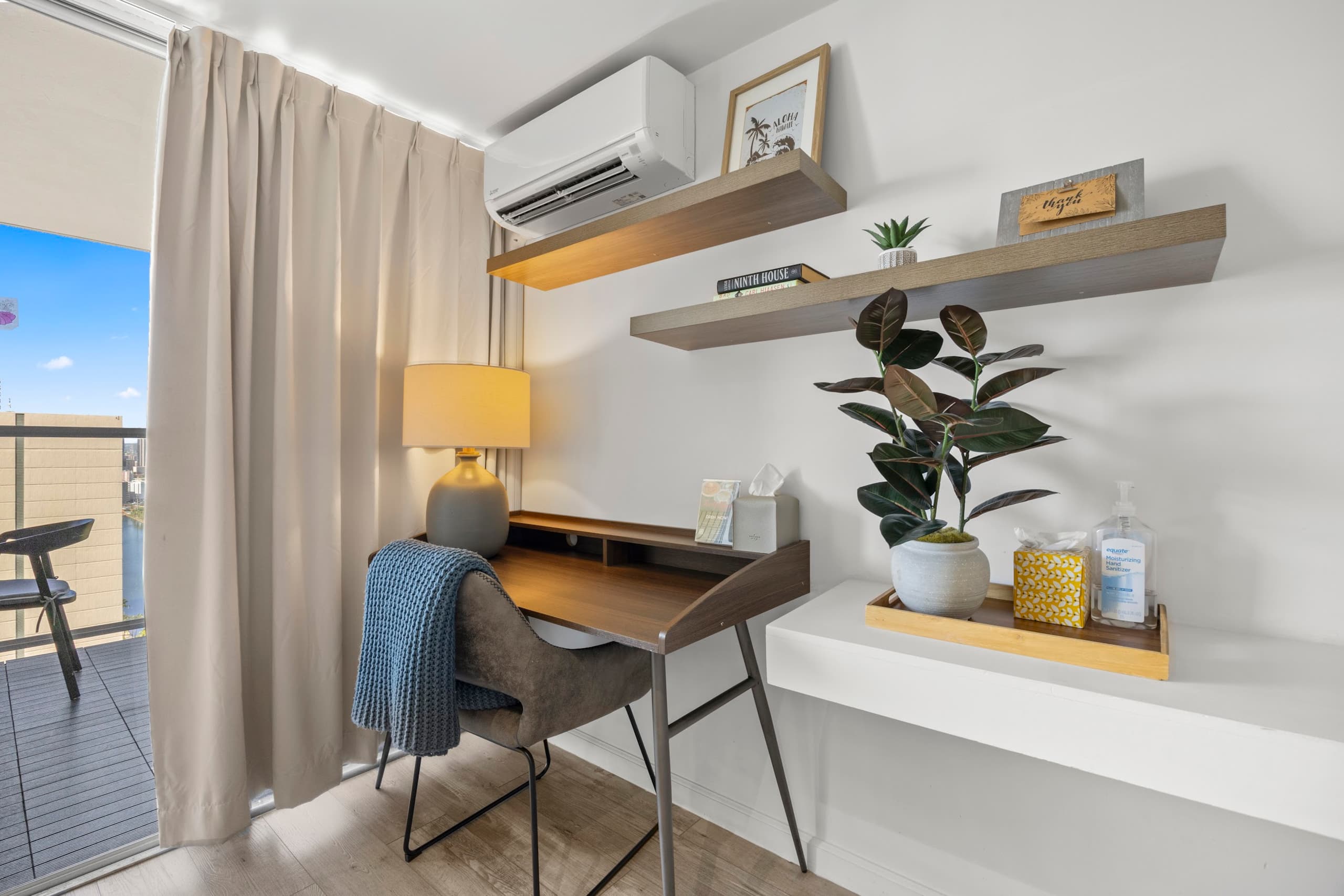 Condo in Honolulu · ★4.89 · Studio · 2 beds · 1 private bath - Image 15