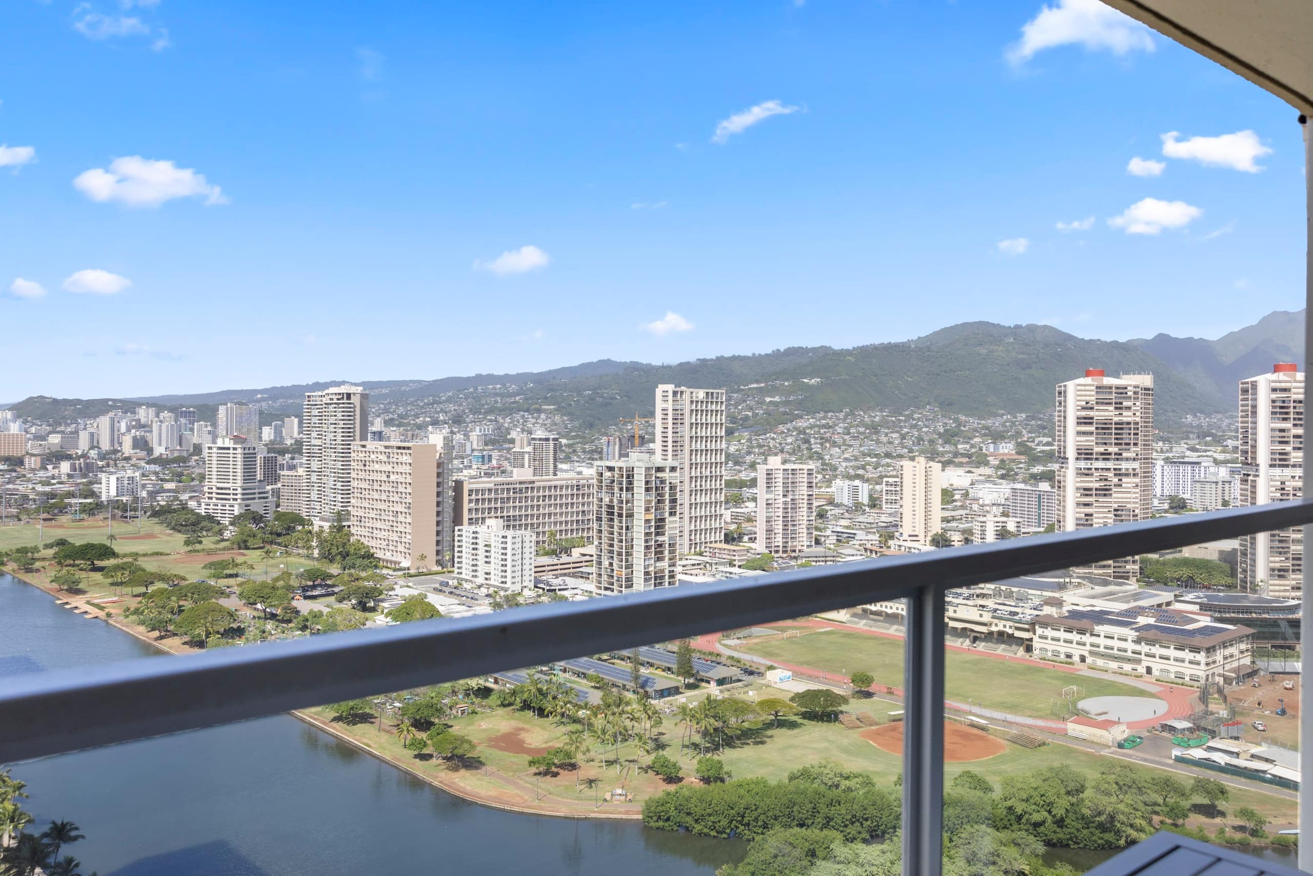 Condo in Honolulu · ★4.89 · Studio · 2 beds · 1 private bath - Image 41