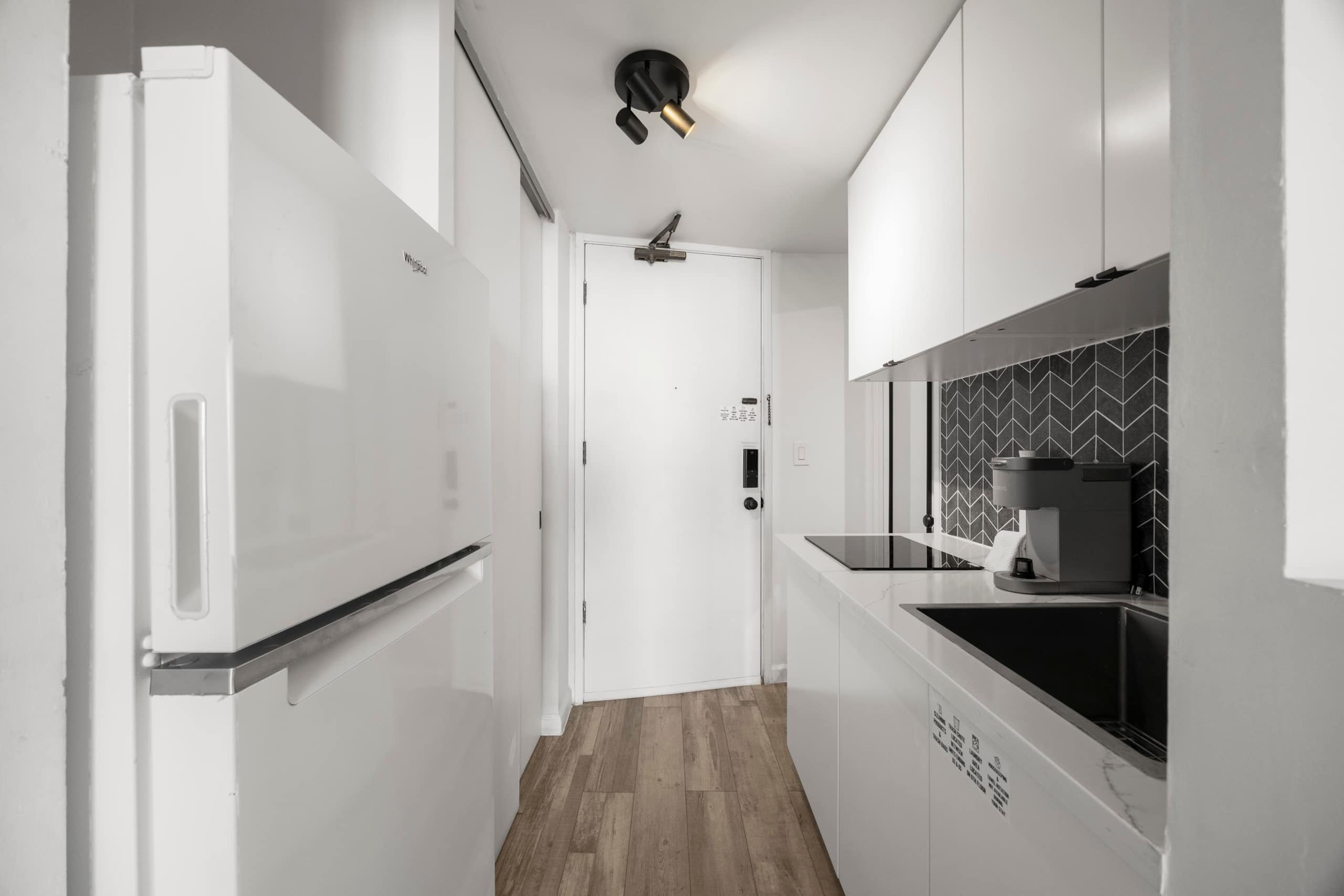 Condo in Honolulu · ★4.89 · Studio · 2 beds · 1 private bath - Image 26