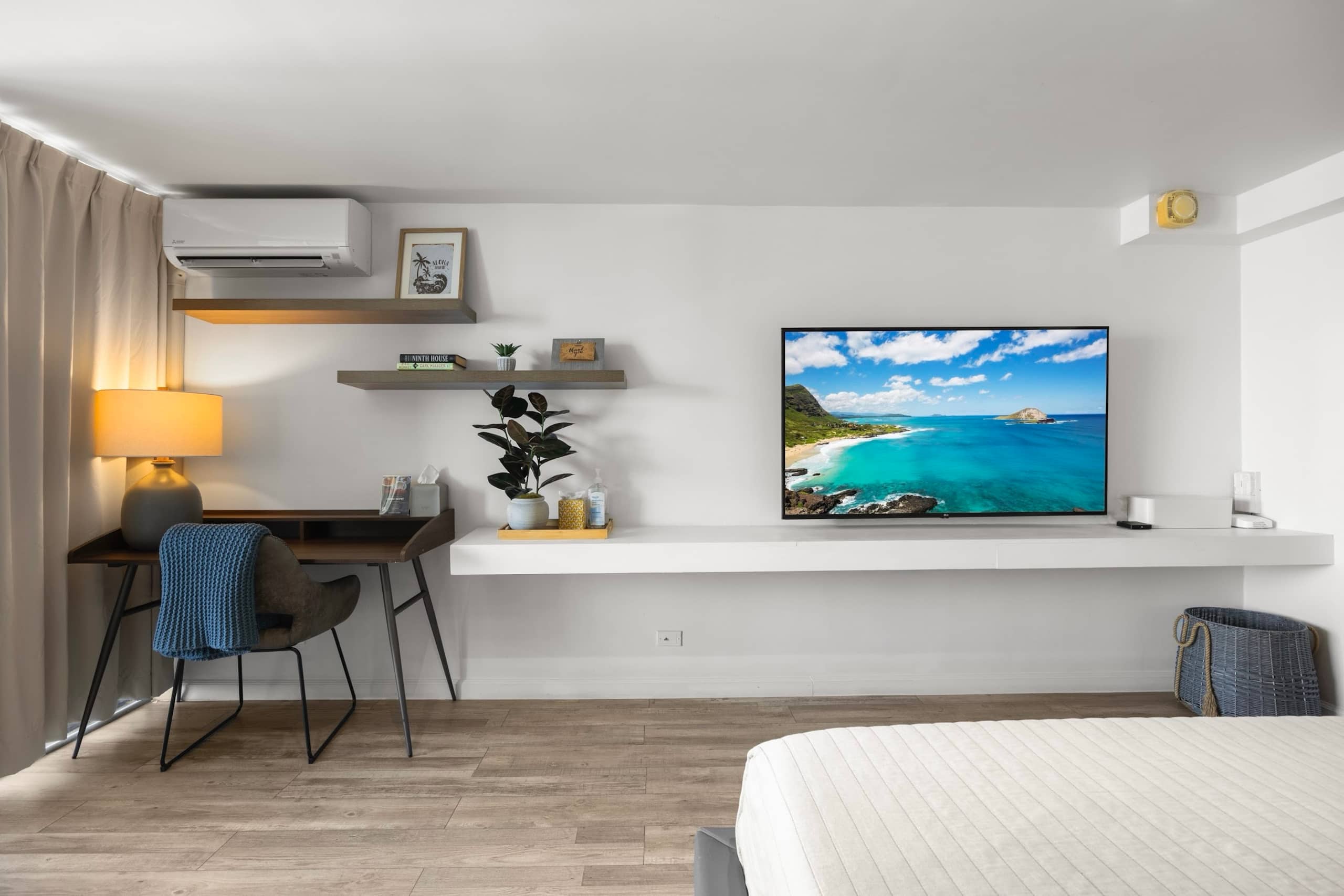 Condo in Honolulu · ★4.89 · Studio · 2 beds · 1 private bath - Image 11