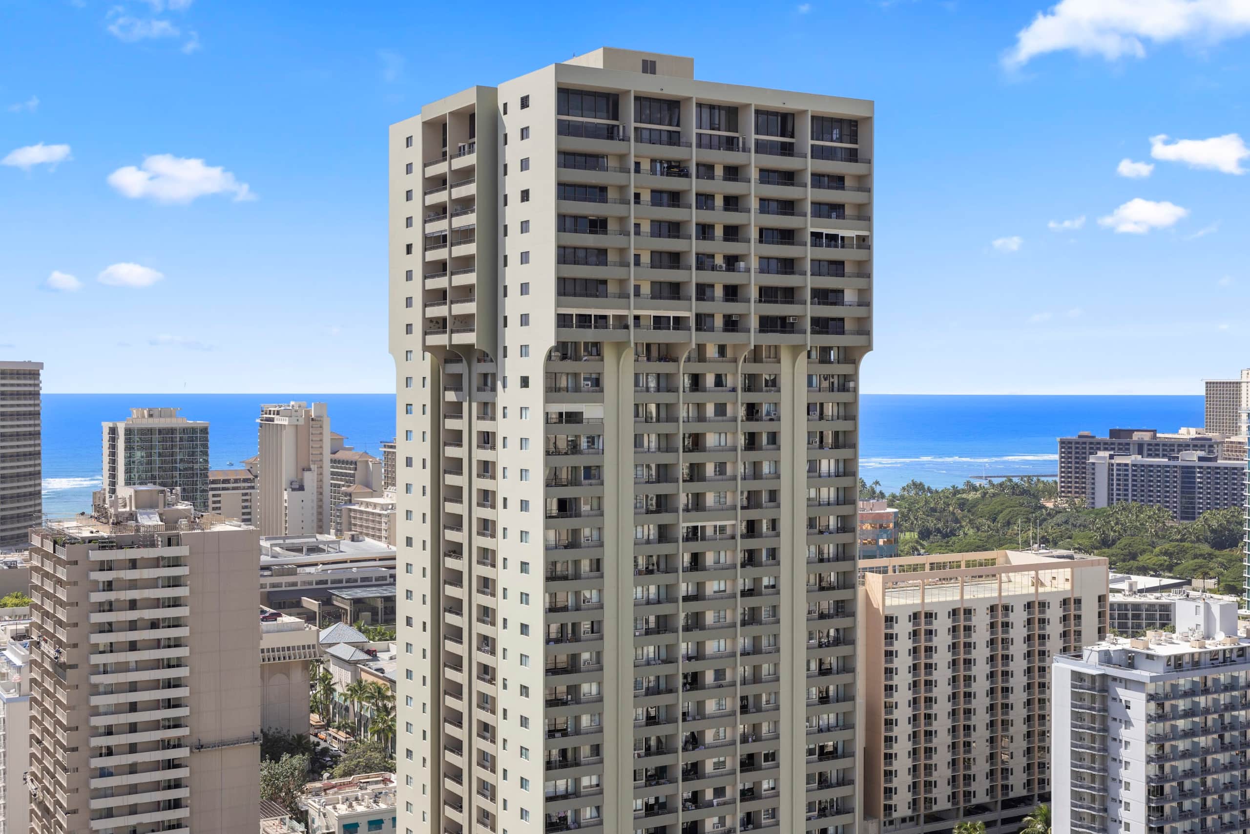 Condo in Honolulu · ★4.89 · Studio · 2 beds · 1 private bath - Image 7