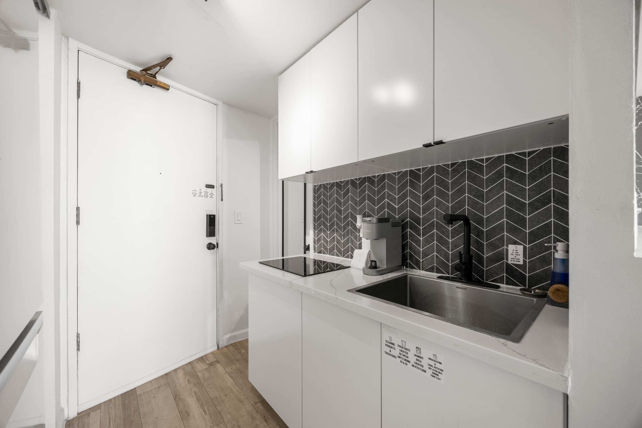 Condo in Honolulu · ★4.89 · Studio · 2 beds · 1 private bath - Image 20