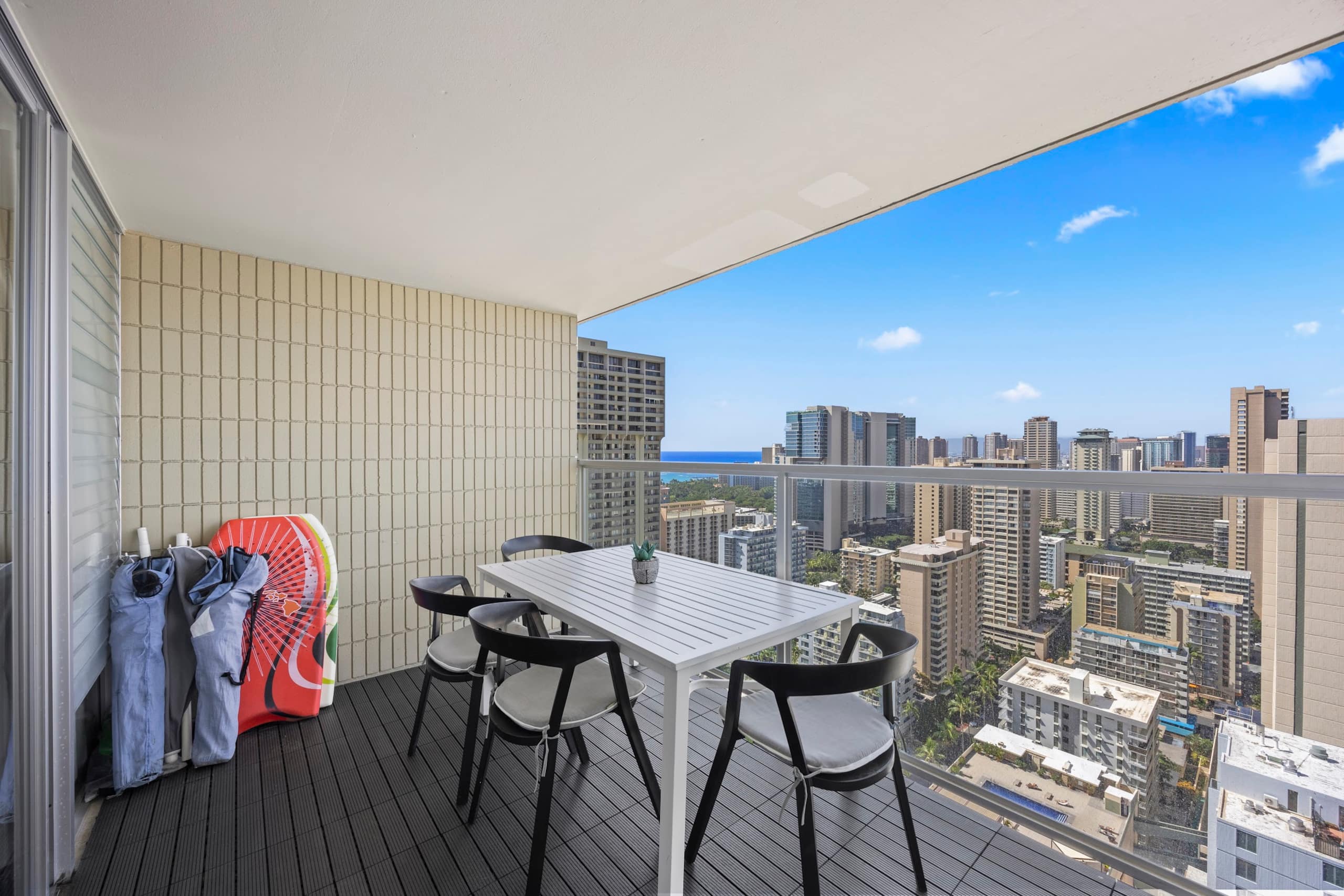 Condo in Honolulu · ★4.89 · Studio · 2 beds · 1 private bath - Image 36