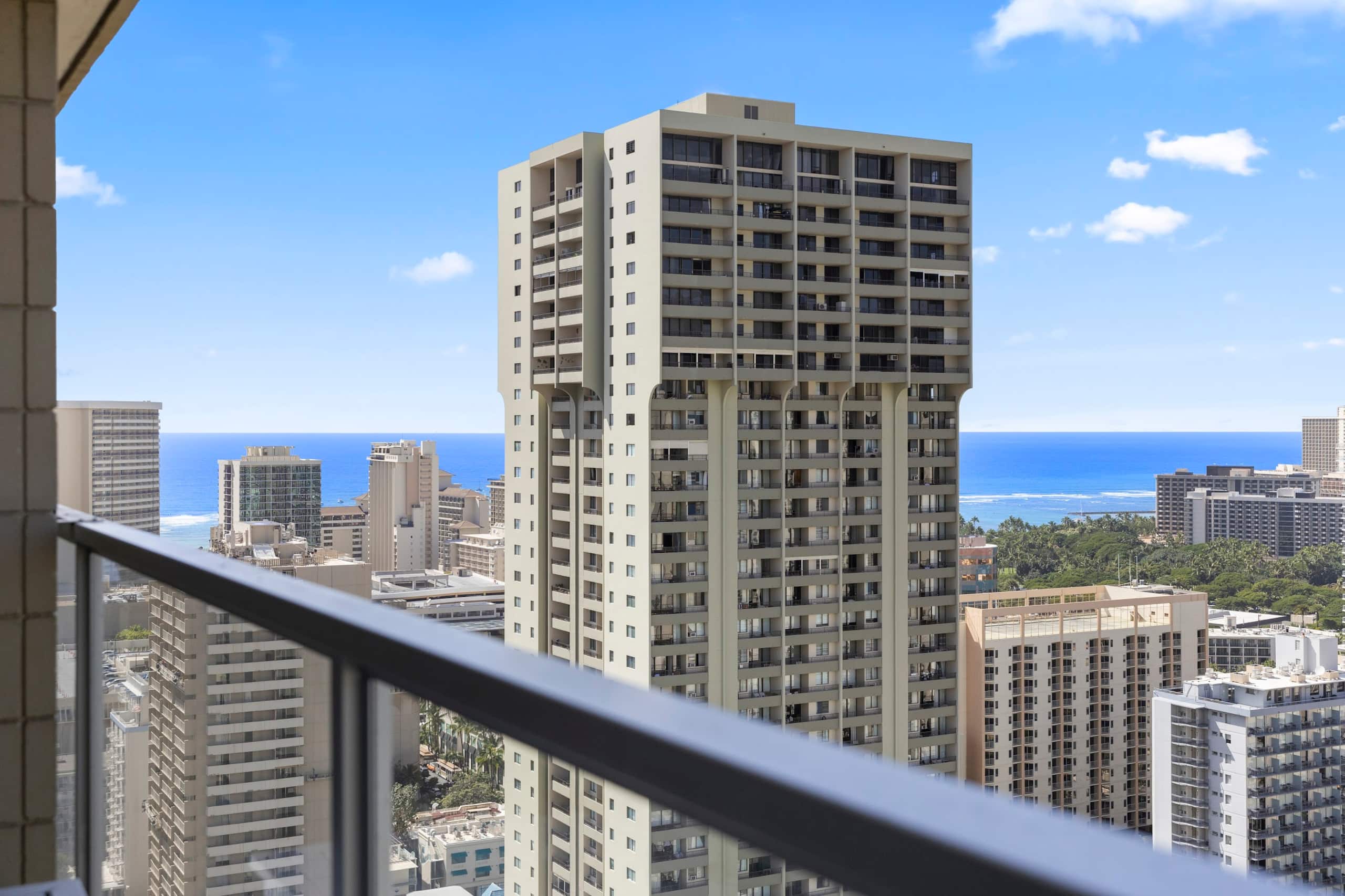 Condo in Honolulu · ★4.89 · Studio · 2 beds · 1 private bath - Image 40