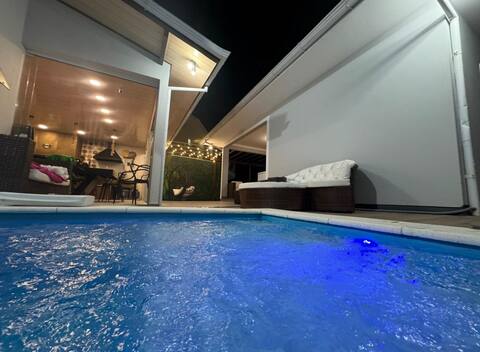 3suites heated heated swimming pool tip of pinheir parrot