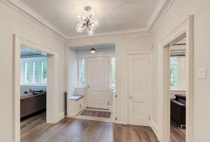 Prestigious Private Forest Hill Estate gallery image 4