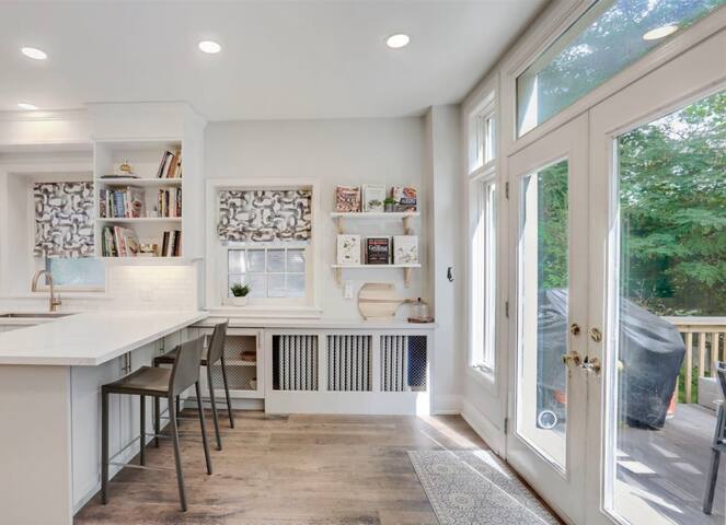 Prestigious Private Forest Hill Estate gallery image 5