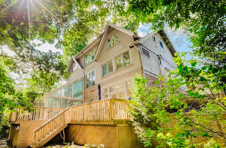 Prestigious Private Forest Hill Estate gallery image 2