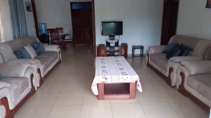 Villa Confortable Avec Piscine Et Grand Jardin . - Rwanda