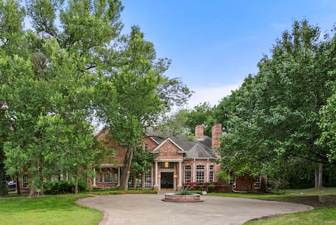 Retreat w/ Pool + Hot Tub, Games, Pond -Weddings