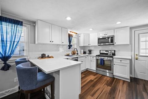 Modern Ranch style Home Minutes away from the City