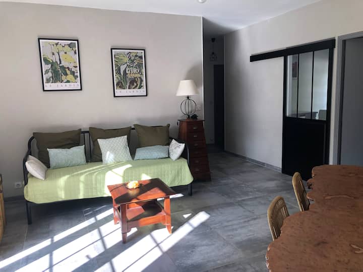 Grand T2, Terrasse, Piscine, Terrain De Pétanque - Cuges-les-Pins