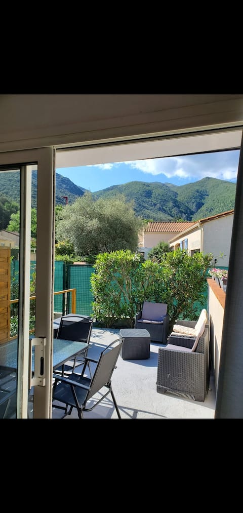 Garden level and flowery terrace. Vacation-Treatment