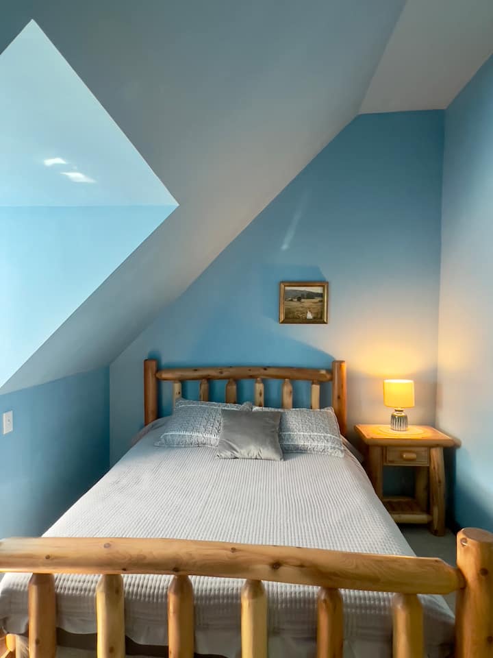 Primary bedroom with a queen bed 