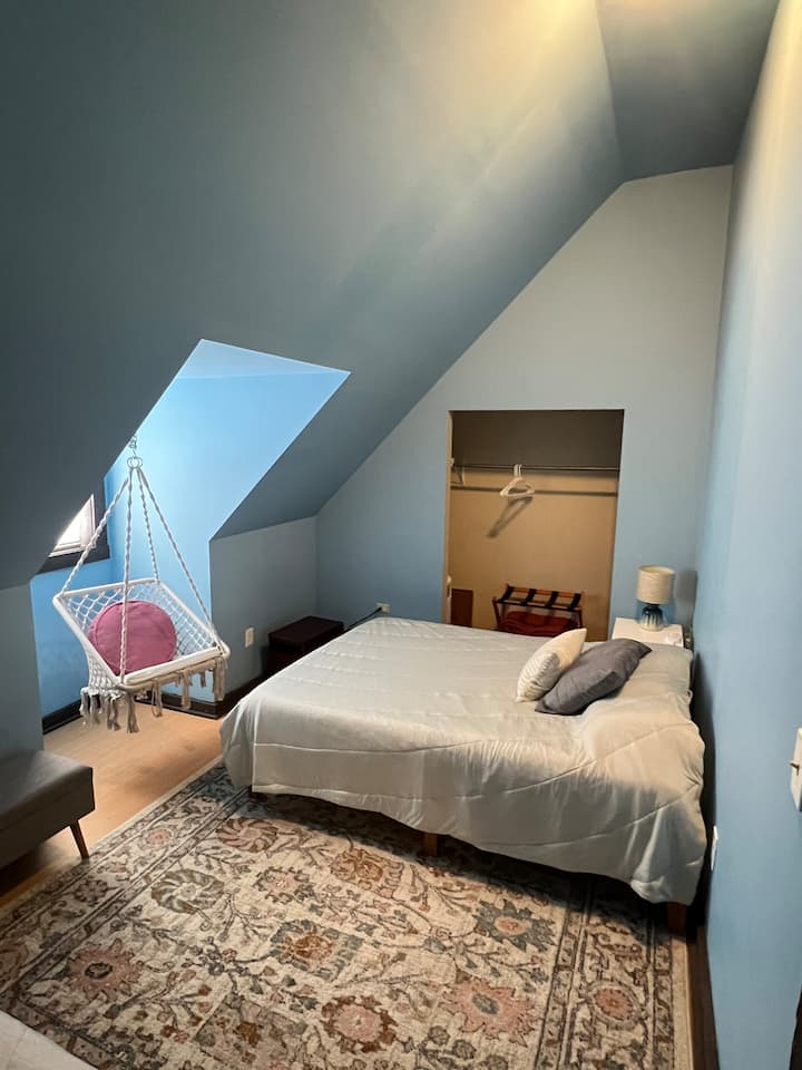 2nd bedroom queen bed 