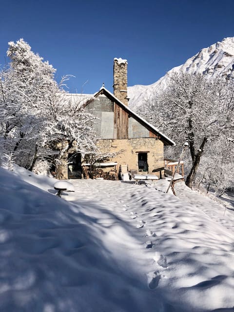 A cosy “into the wild”experience" S. Ponçon-Ecrins