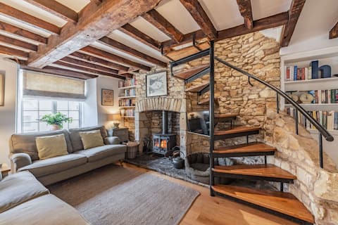 Cotswold cottage with hot tub - Garden Cottage