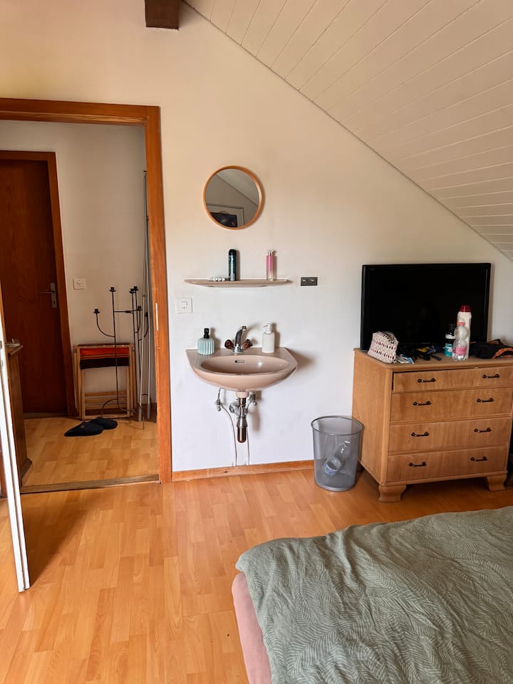 Izba s rozlohou 20 m², umývadlo, umývacie zariadenia