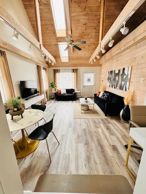 Modern/Private Five ★ /Hotel quality stay/1 BR Apt