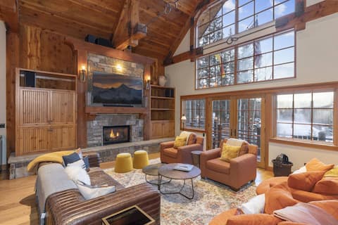 Private Ski in/out Lodge! Hot Tub, 2 King En