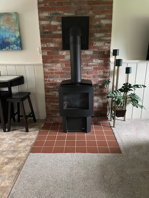 Top performing Airbnb: Comfy bed, Warm Fireplace, central and Quiet. in Rutherford
