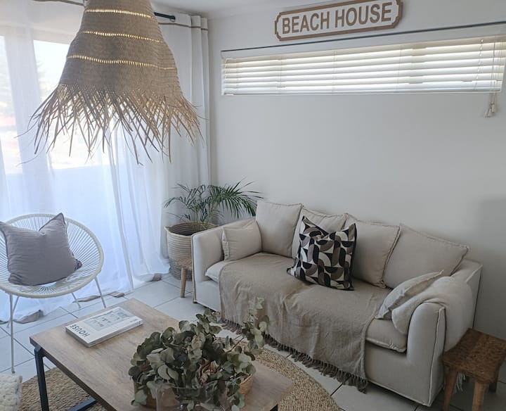 Surf 'N Secrets  Centrally Located To  Surf Breaks - Jeffreys Bay