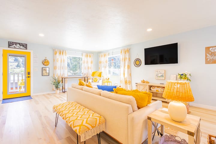 Sunshine Loft | Sun Deck, Walk To Everything - Wrightwood, CA